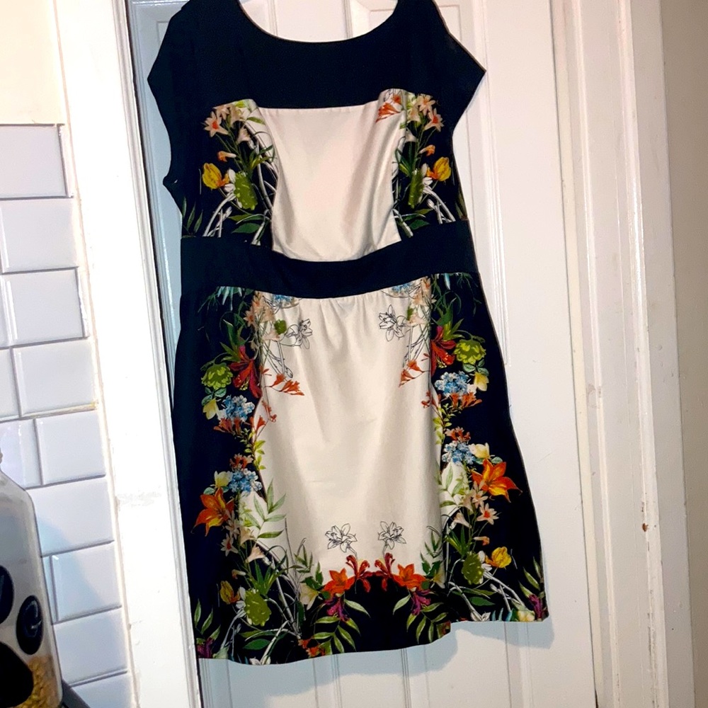 Beautiful classic look A-line dress with floral details